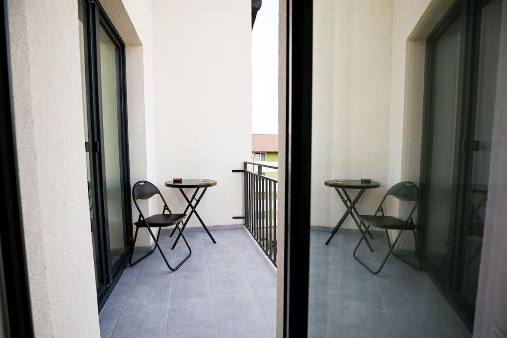 Modern Condo With Parking, Nagyszeben Kültér fotó